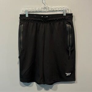 Reebok Men’s Size Medium Shorts in Black. 2 side zip pockets